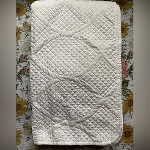 Madison Park White Oval intricate Quilted Bedding Pillow Shams - King